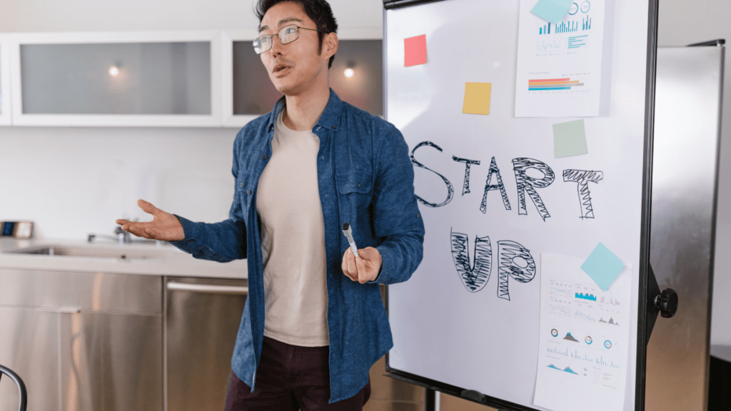 Navigating the World of Startup Accelerators and Incubators: A Comprehensive Guide